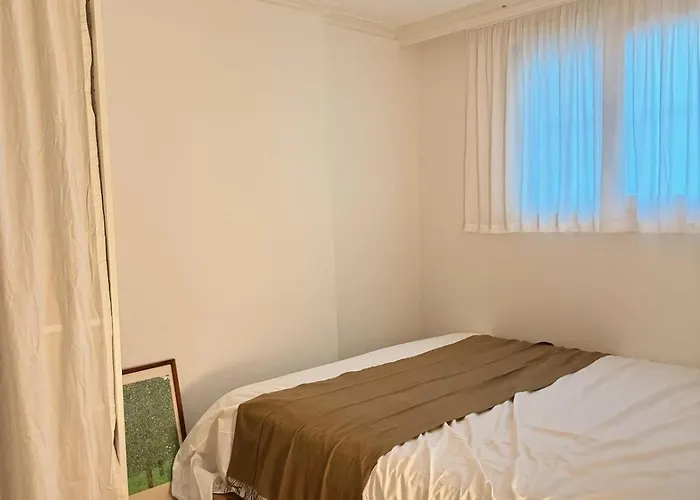 Modern Wood Stay, Hongdae Appartement *