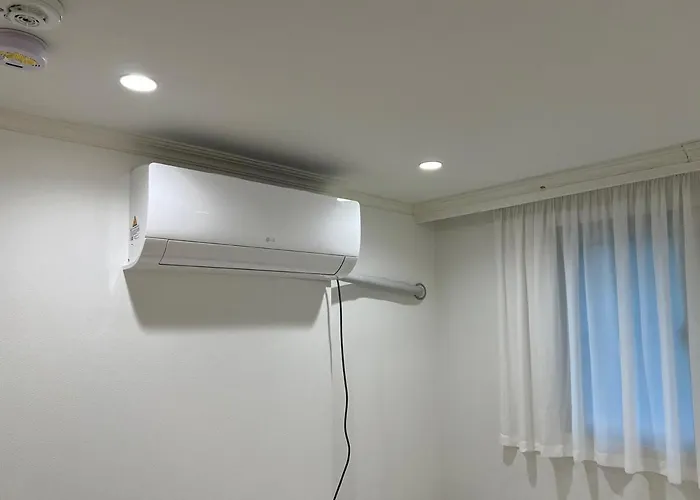 Modern Wood Stay, Hongdae